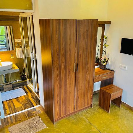 8 Plus Motels Негомбо Экстерьер фото