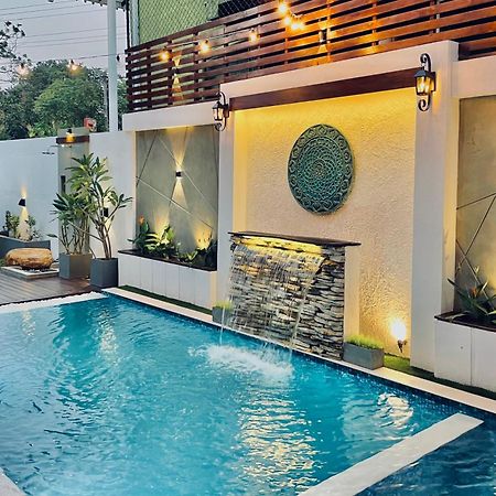8 Plus Motels Негомбо Экстерьер фото