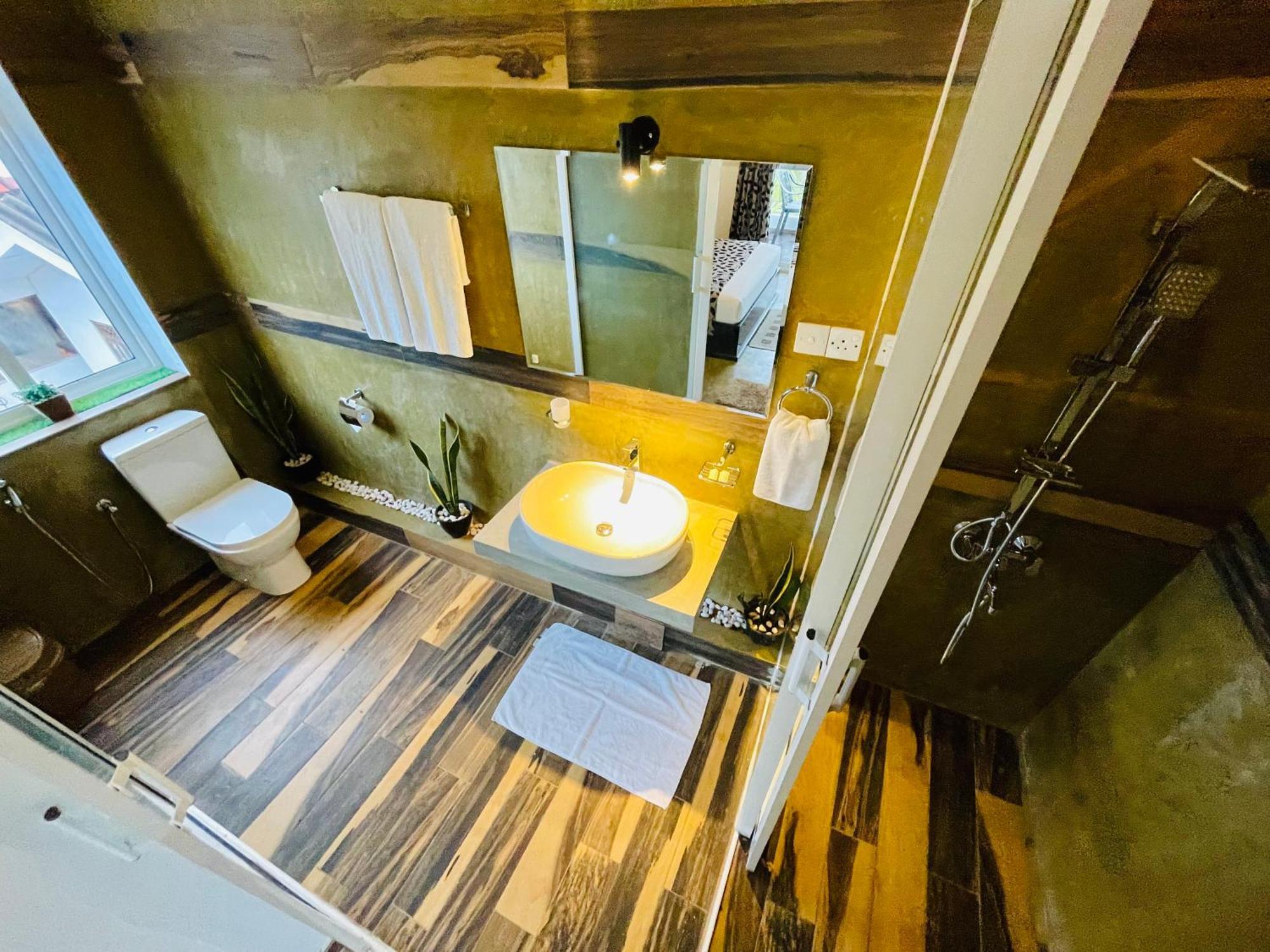 8 Plus Motels Негомбо Экстерьер фото