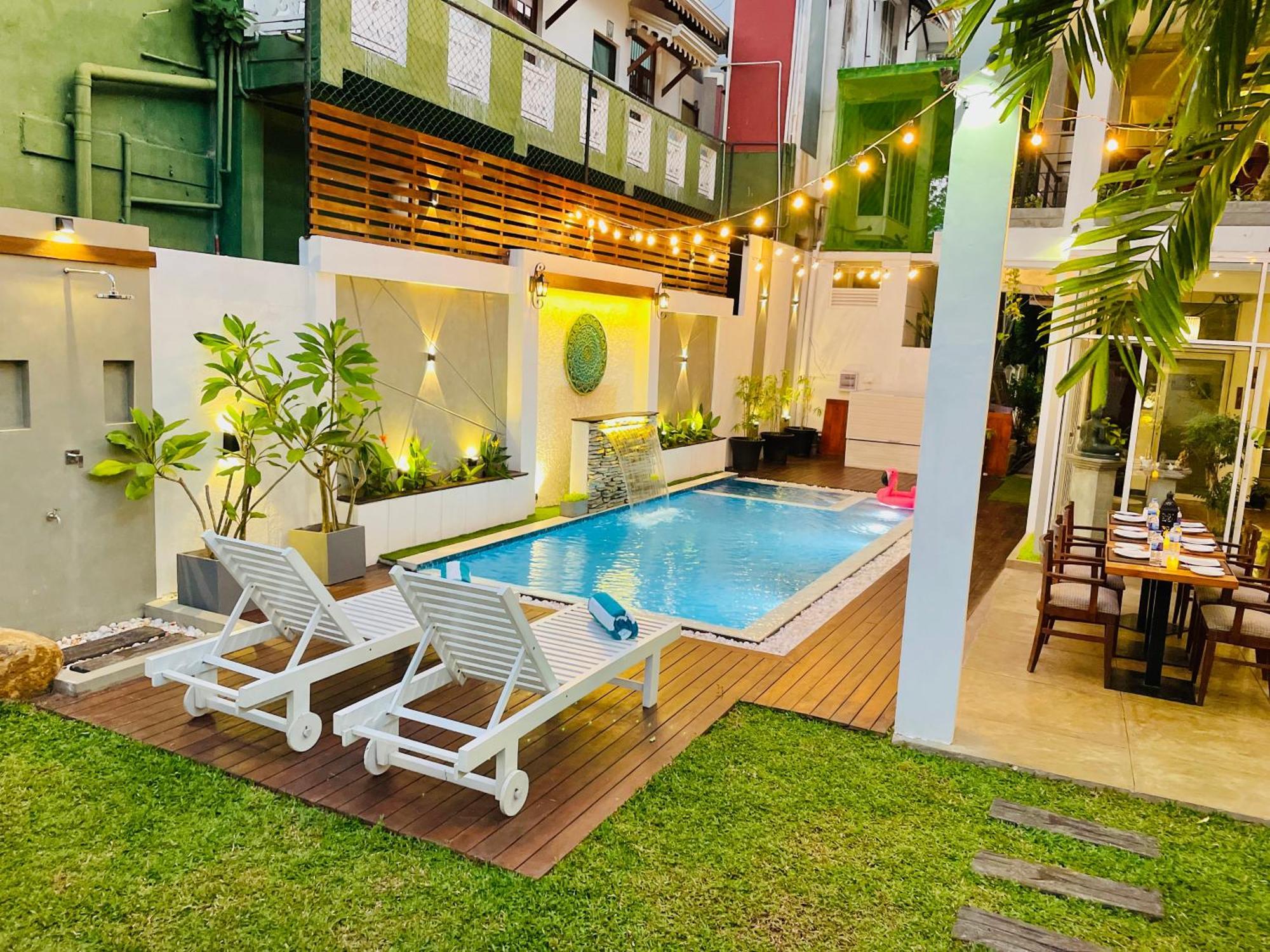 8 Plus Motels Негомбо Экстерьер фото