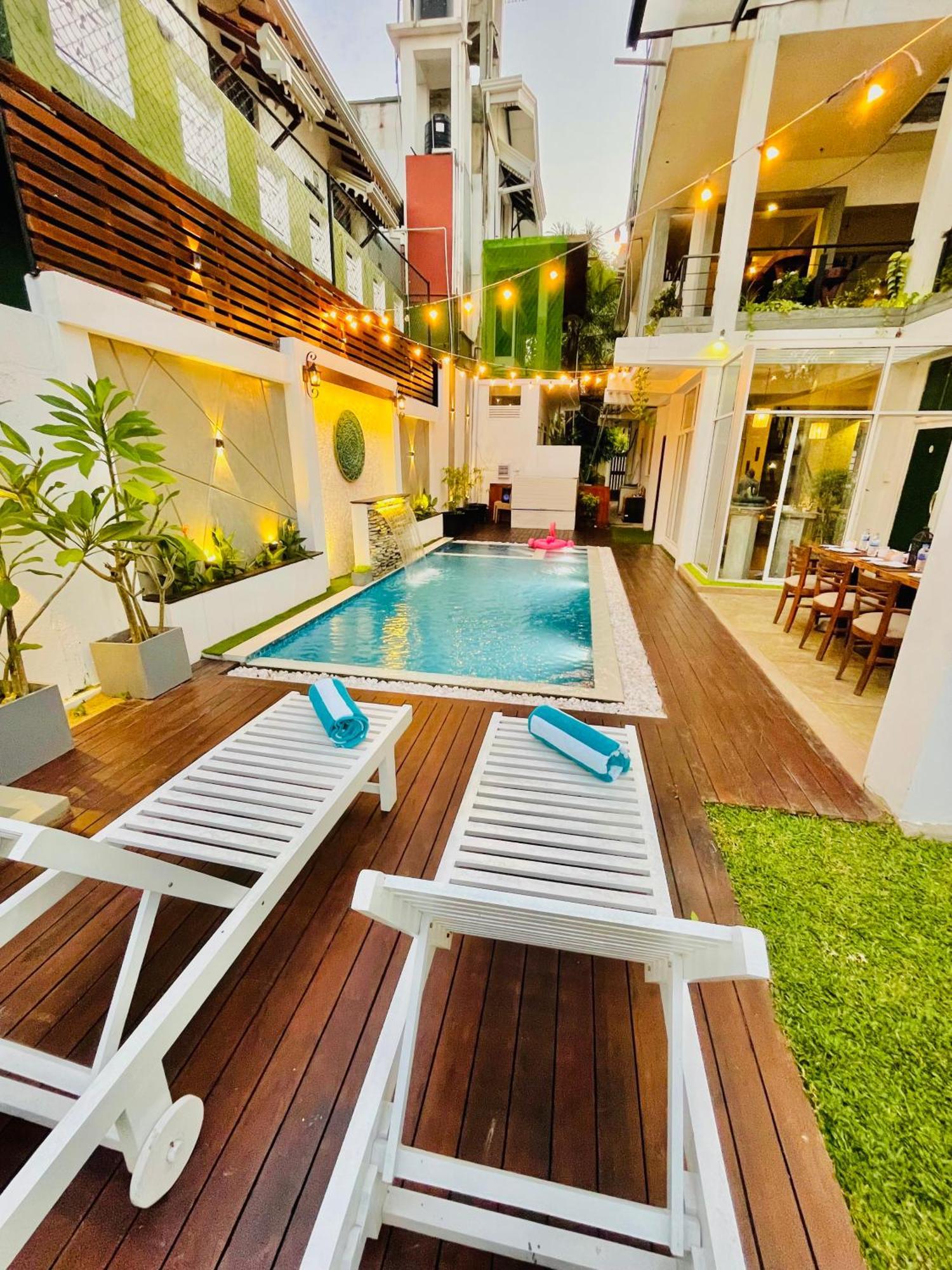 8 Plus Motels Негомбо Экстерьер фото