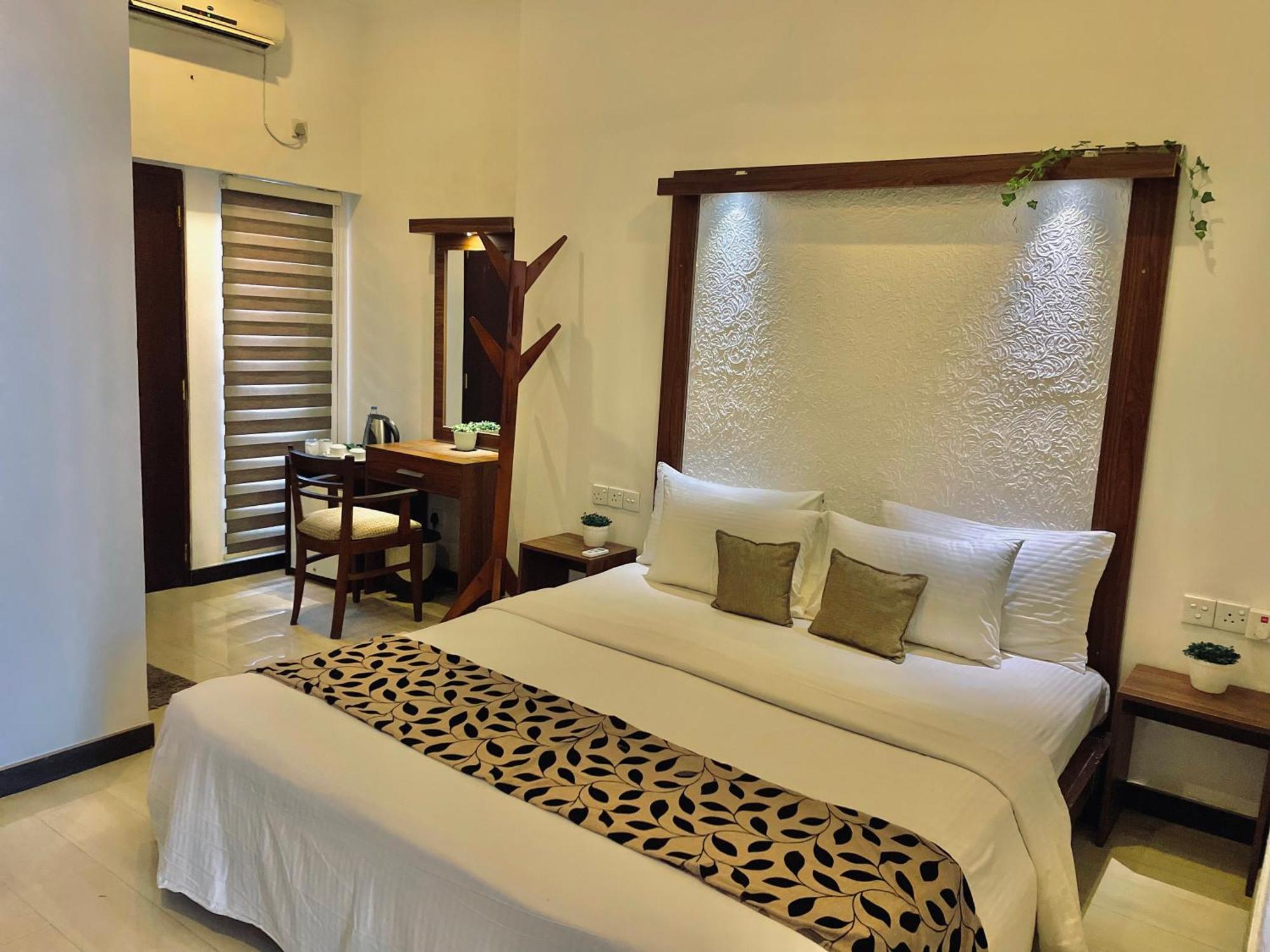 8 Plus Motels Негомбо Экстерьер фото