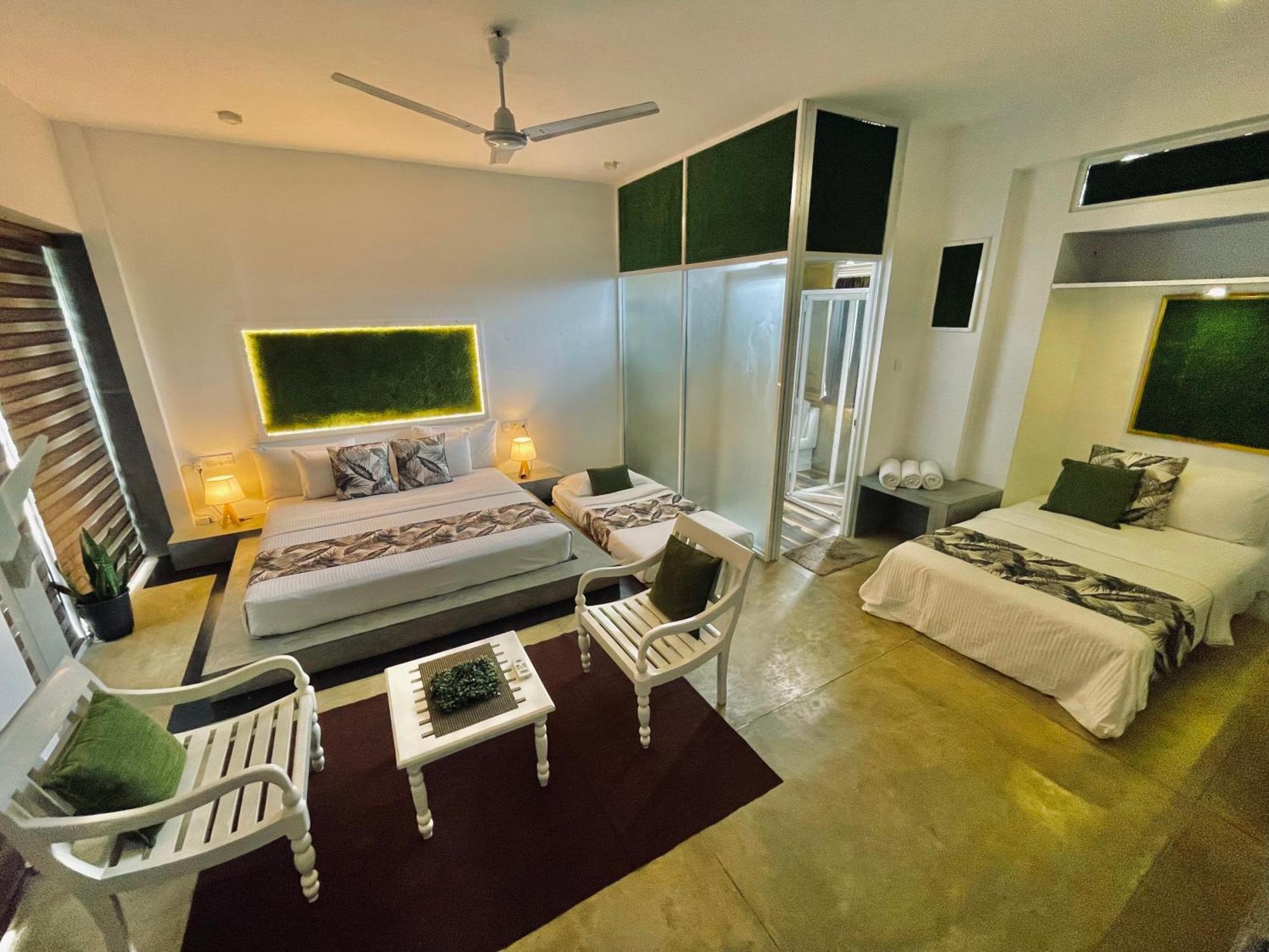 8 Plus Motels Негомбо Экстерьер фото