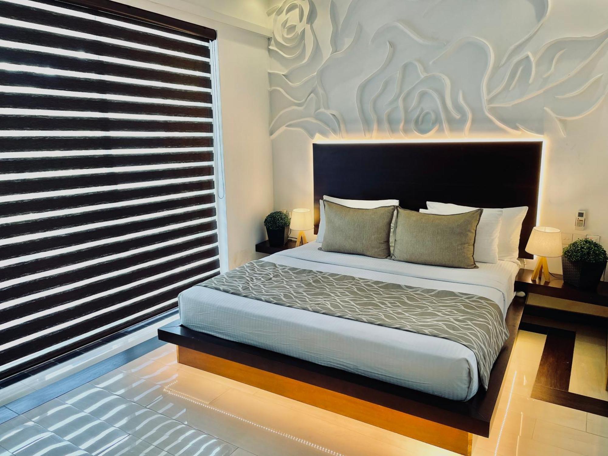 8 Plus Motels Негомбо Экстерьер фото