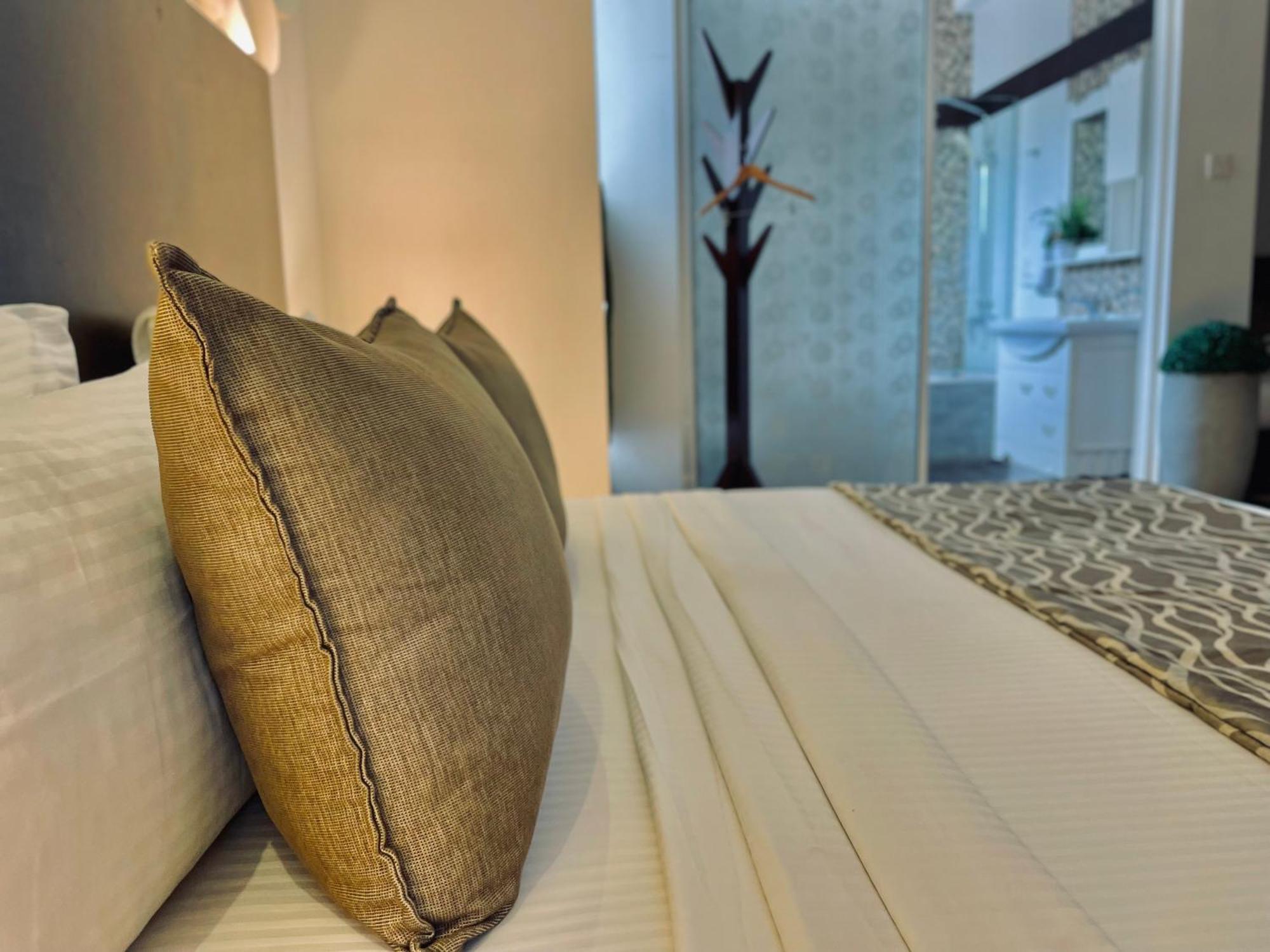 8 Plus Motels Негомбо Экстерьер фото