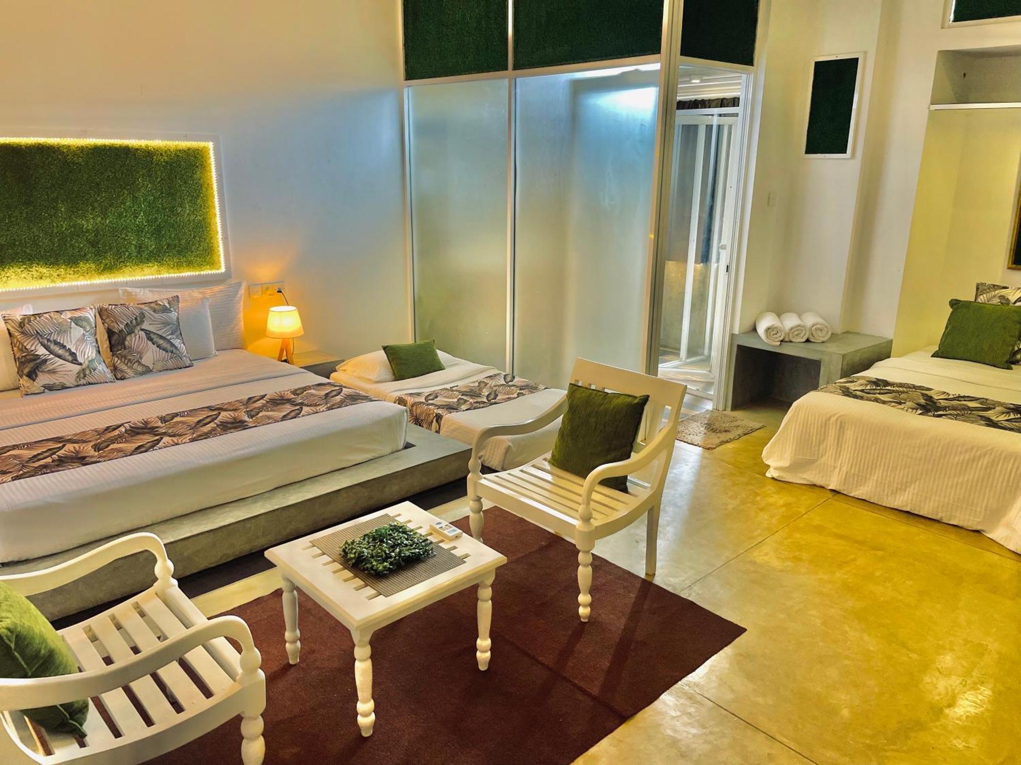 8 Plus Motels Негомбо Экстерьер фото