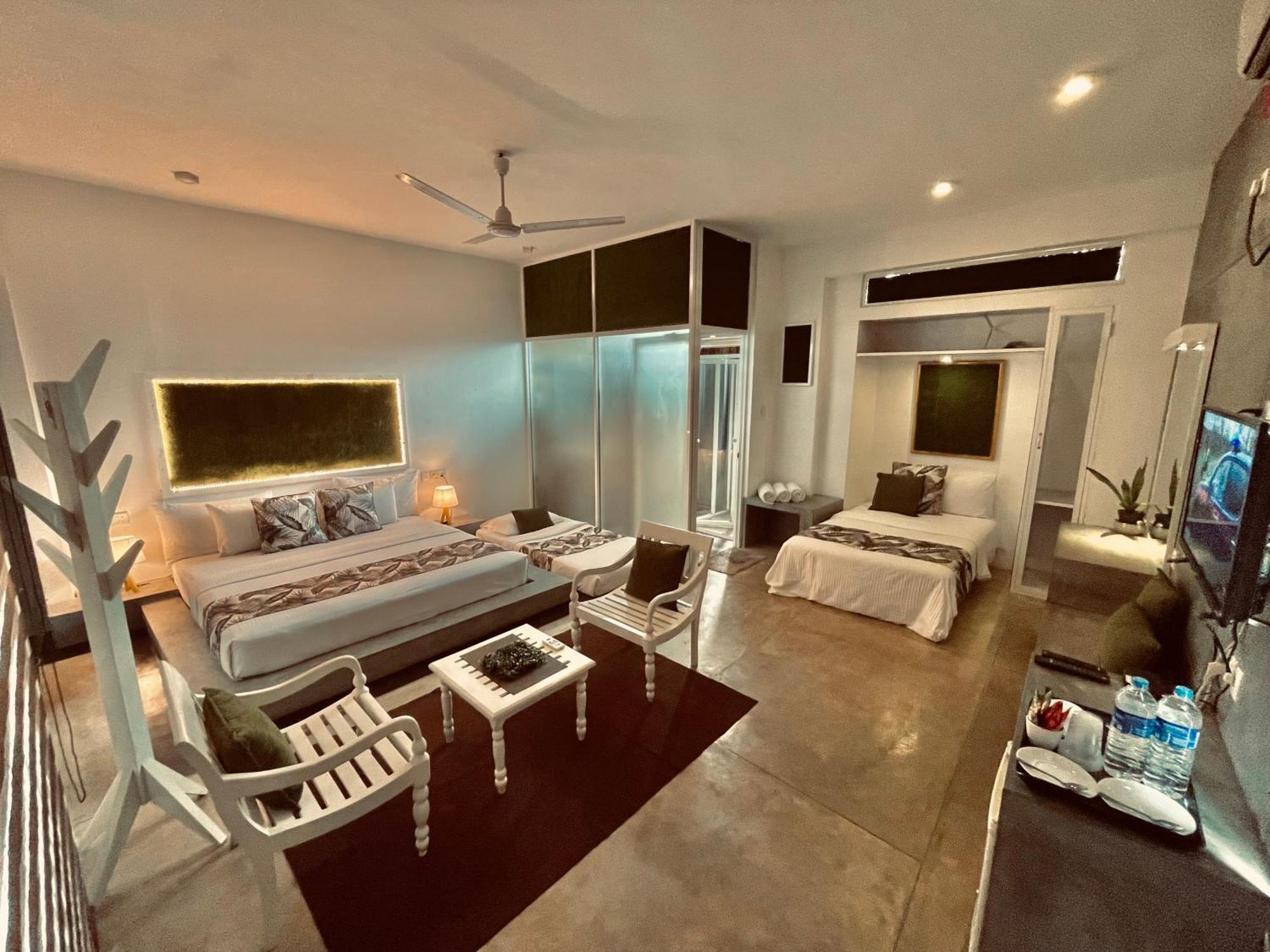 8 Plus Motels Негомбо Экстерьер фото